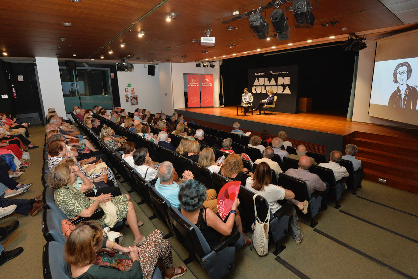 Dionisia García cierra la temporada del Aula de Cultura