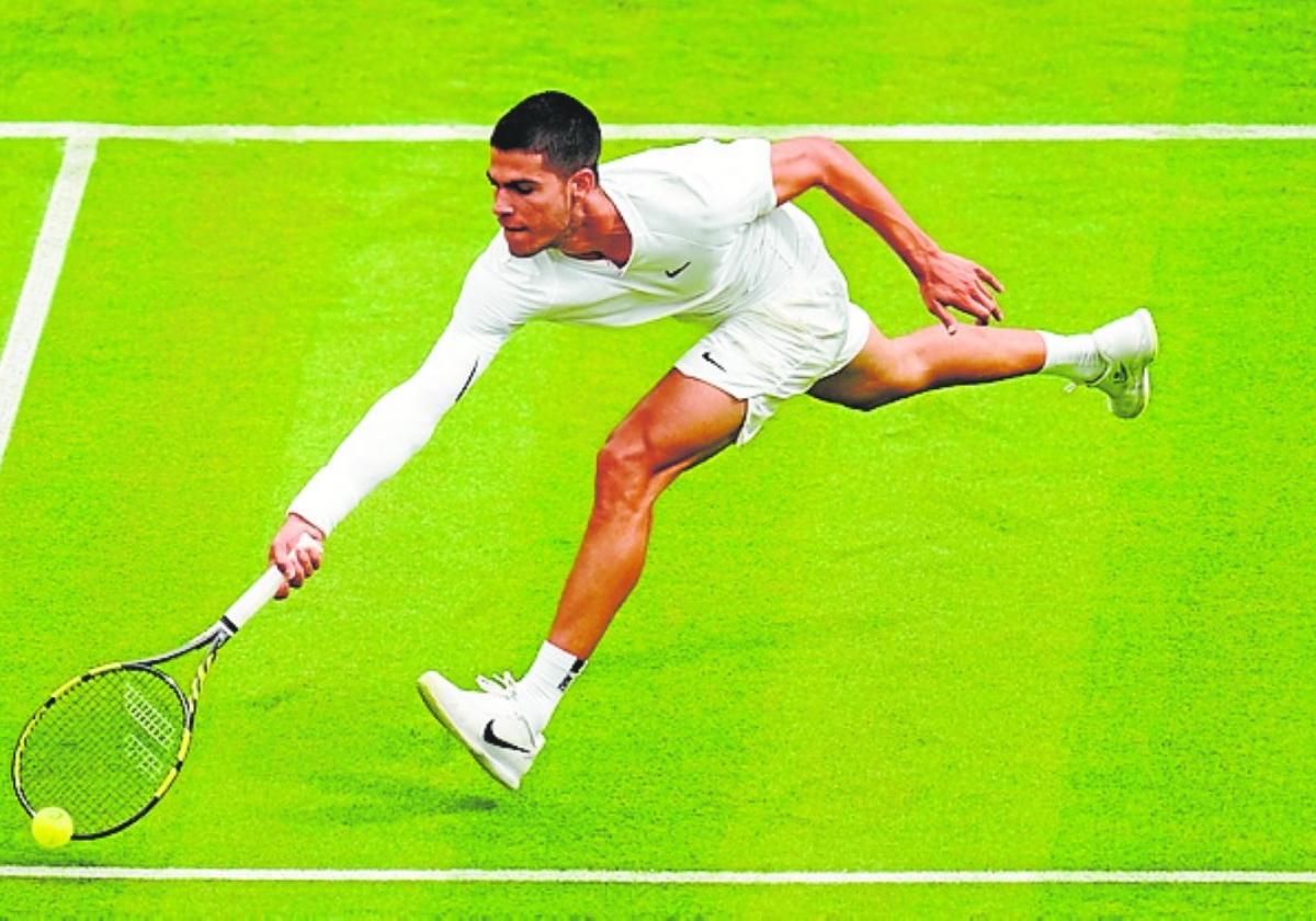 Carlos Alcaraz, el año pasado en Wimbledon en el duelo ante Struff.