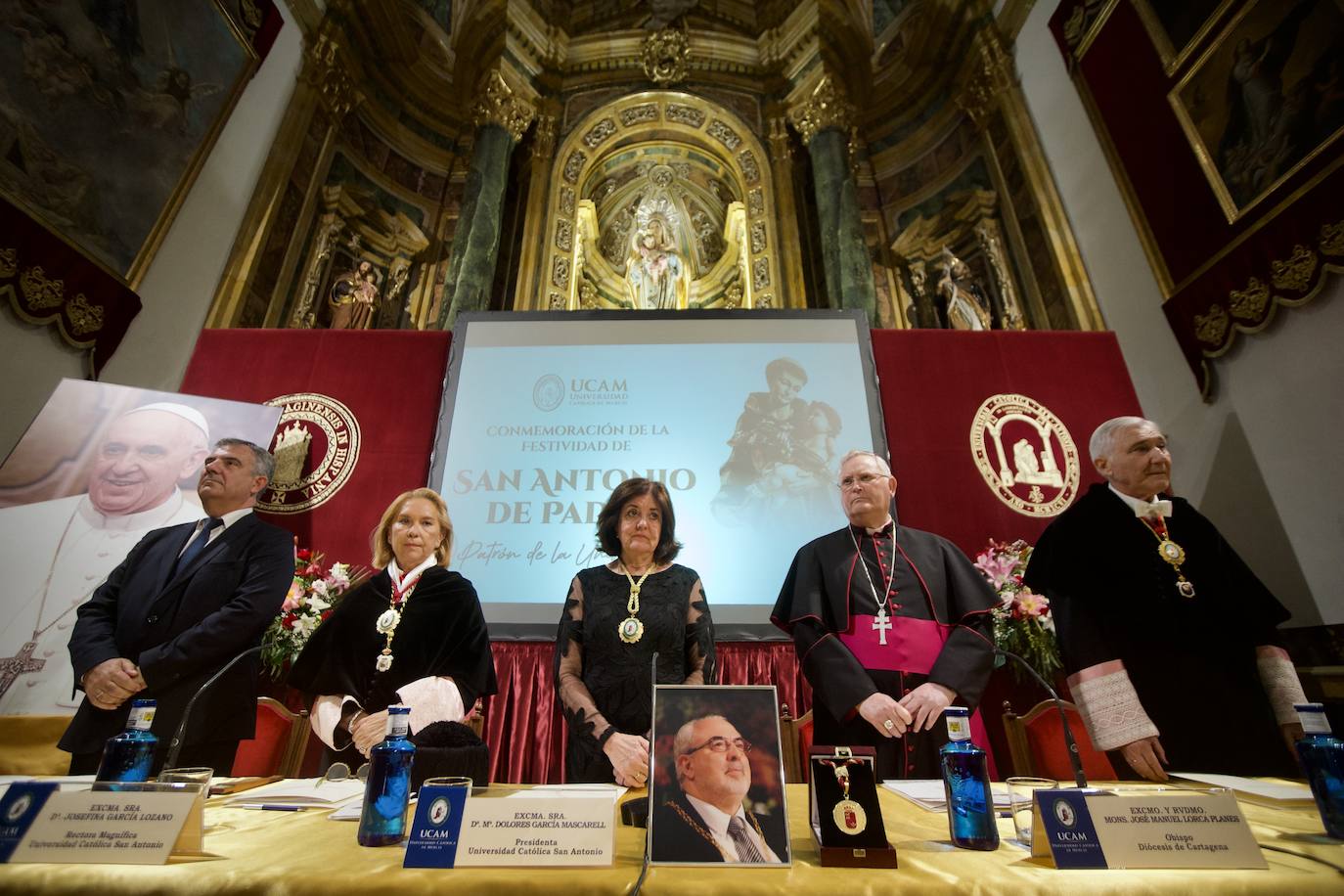 El acto de la UCAM por el día de San Antonio, en imágenes