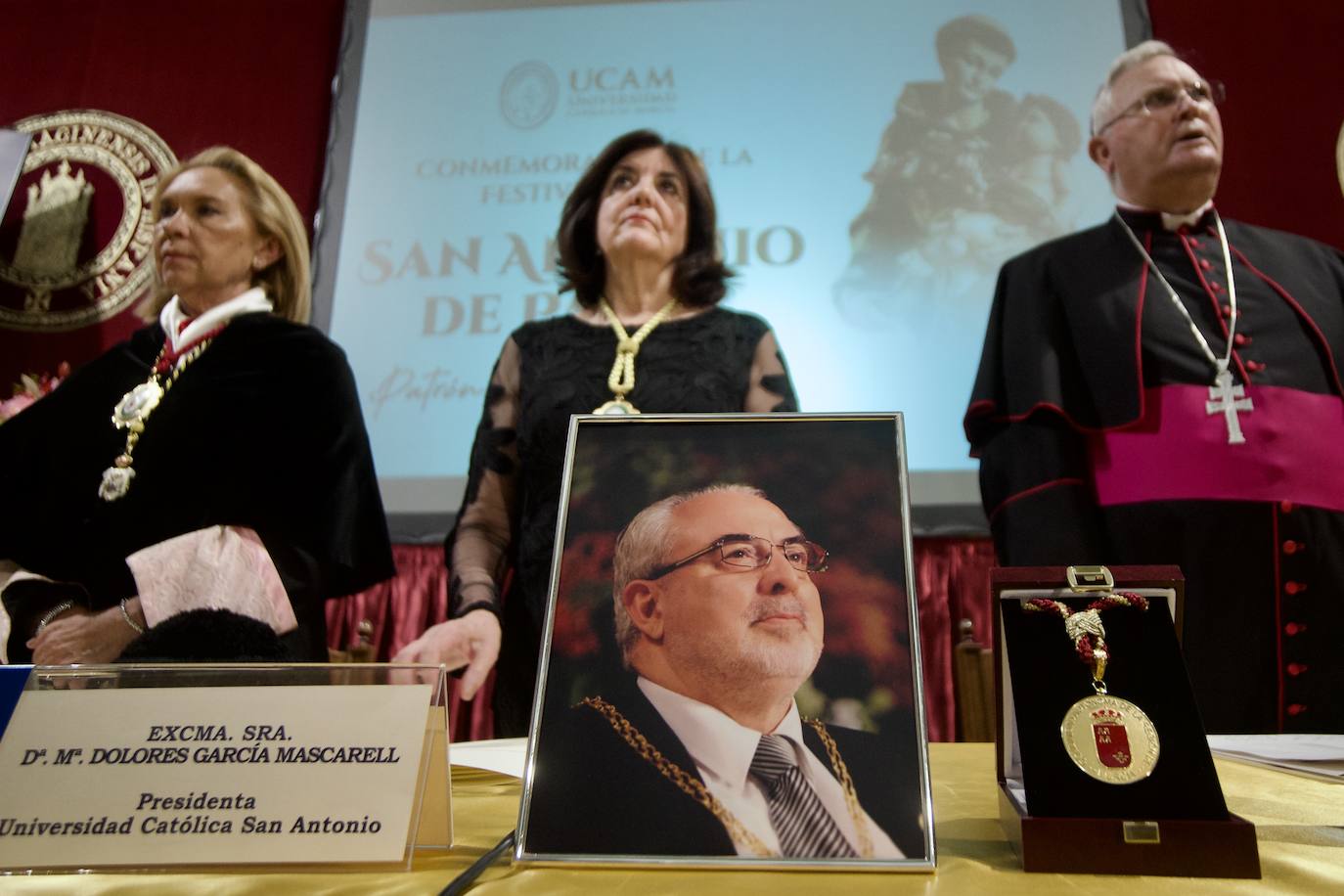 El acto de la UCAM por el día de San Antonio, en imágenes