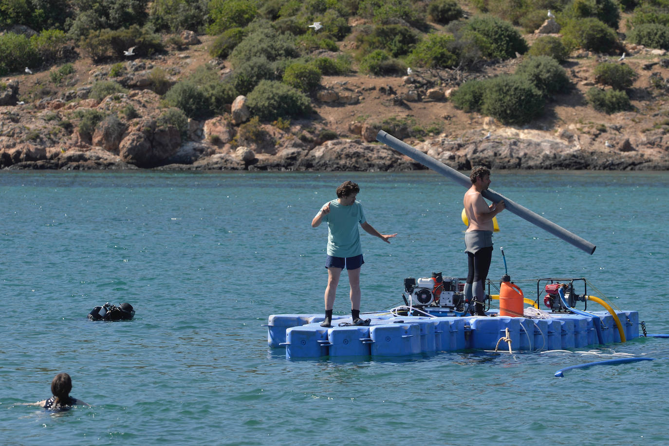 Los arqueólogos examinan ya el barco fenicio de Mazarrón