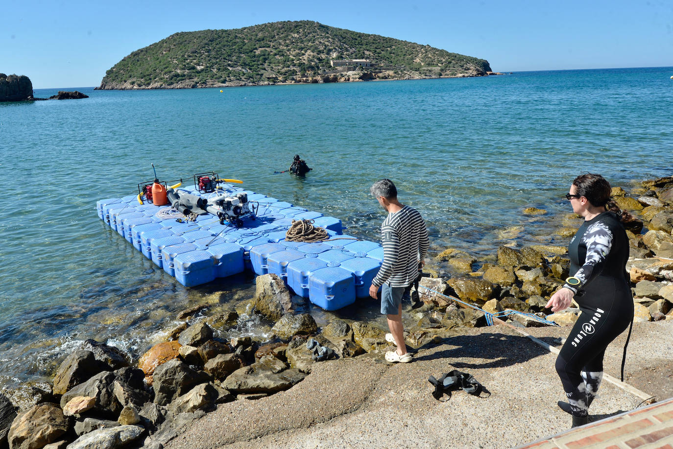 Los arqueólogos examinan ya el barco fenicio de Mazarrón