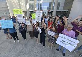 Concentración en la Ciudad de la Justicia de Murcia, este jueves.