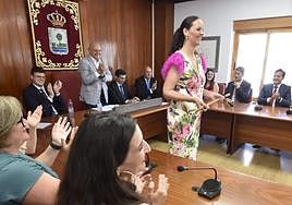 Martínez, al recibir el bastón de mando, este sábado.