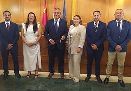 El nuevo equipo de gobierno de Pliego, este sábado.