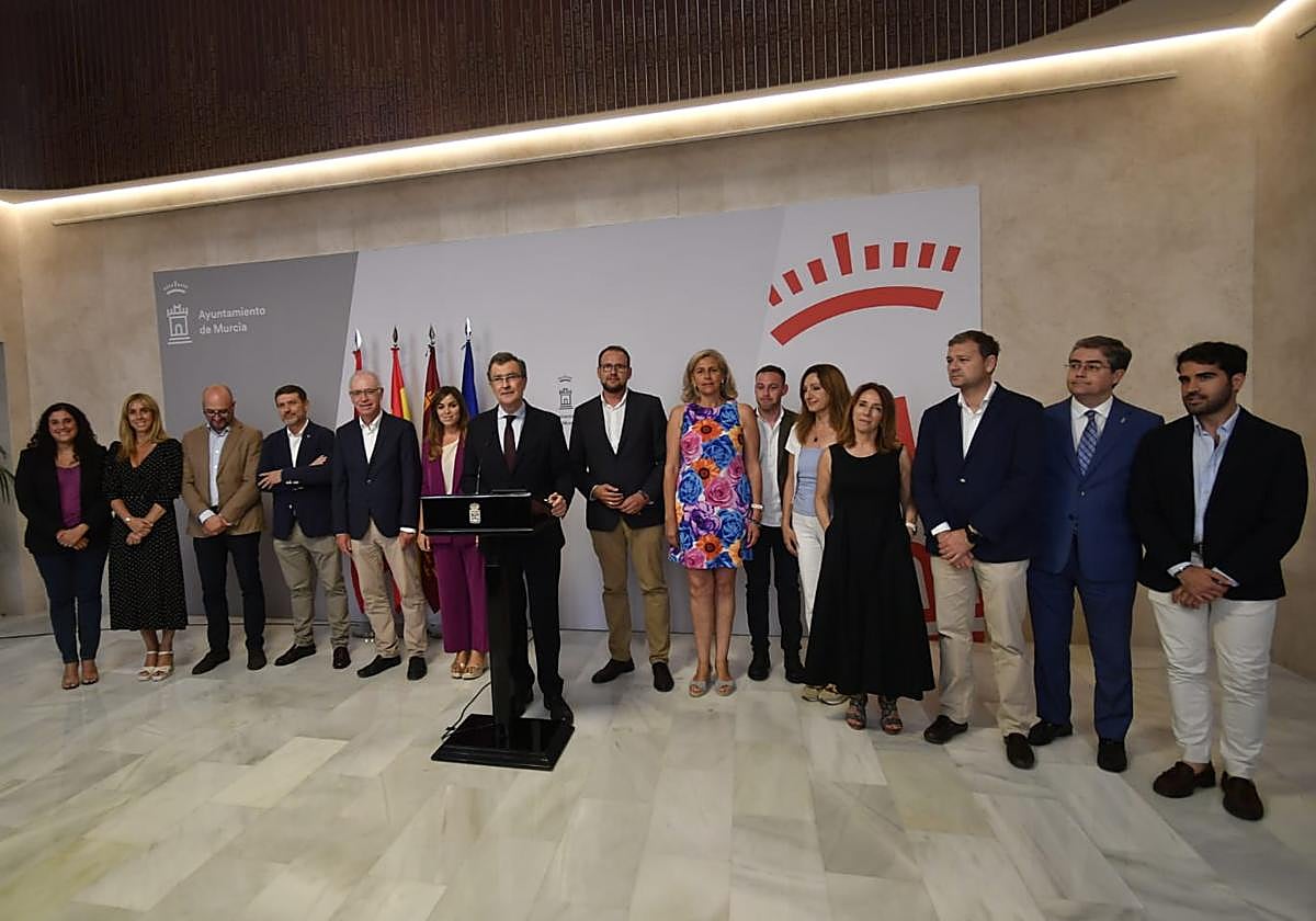 José Ballesta y su equipo, este lunes por la tarde, en rueda de prensa.