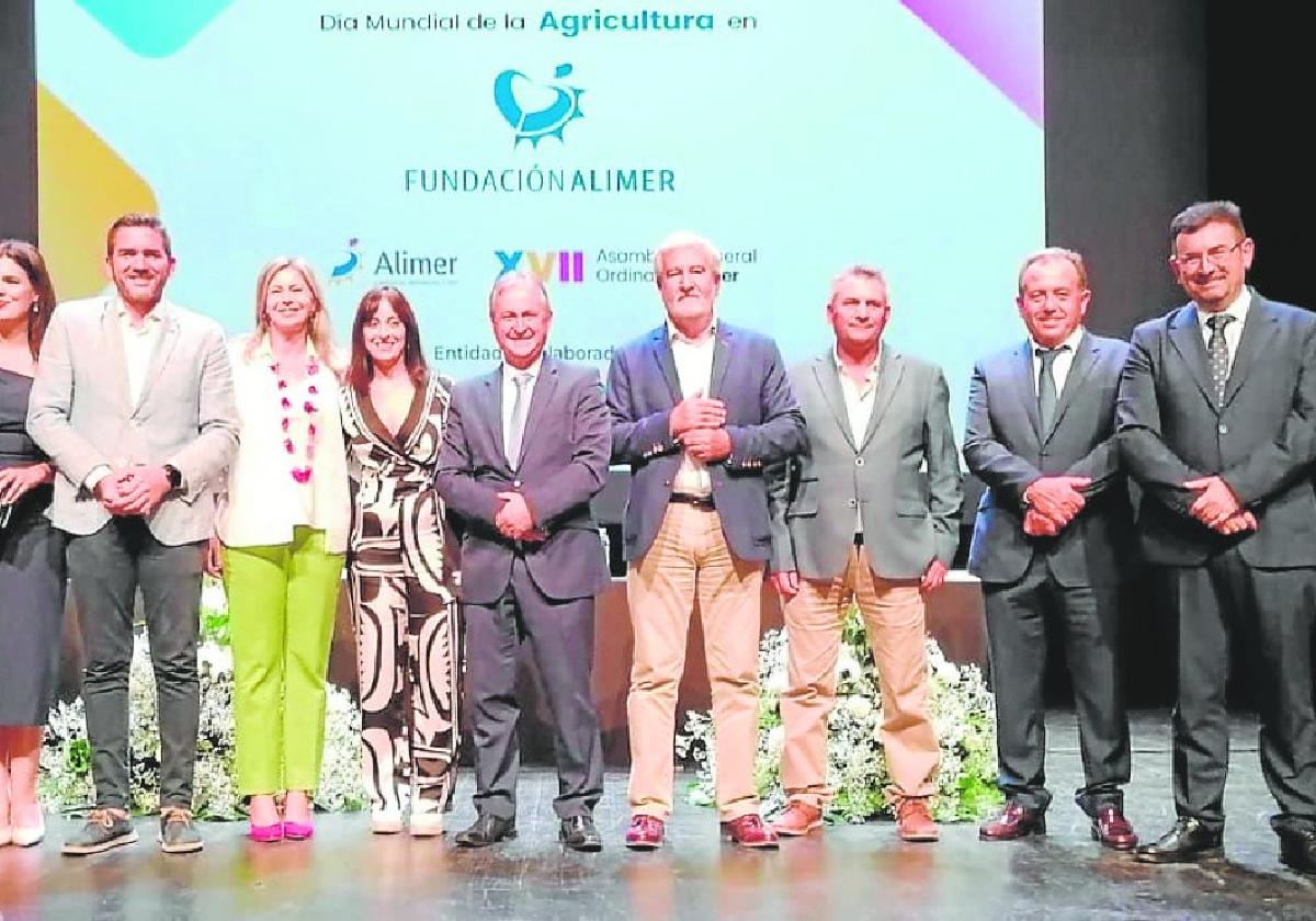 Personalidades asistentes a la asamblea de Alimer en el Teatro Capitol, la pasada semana.