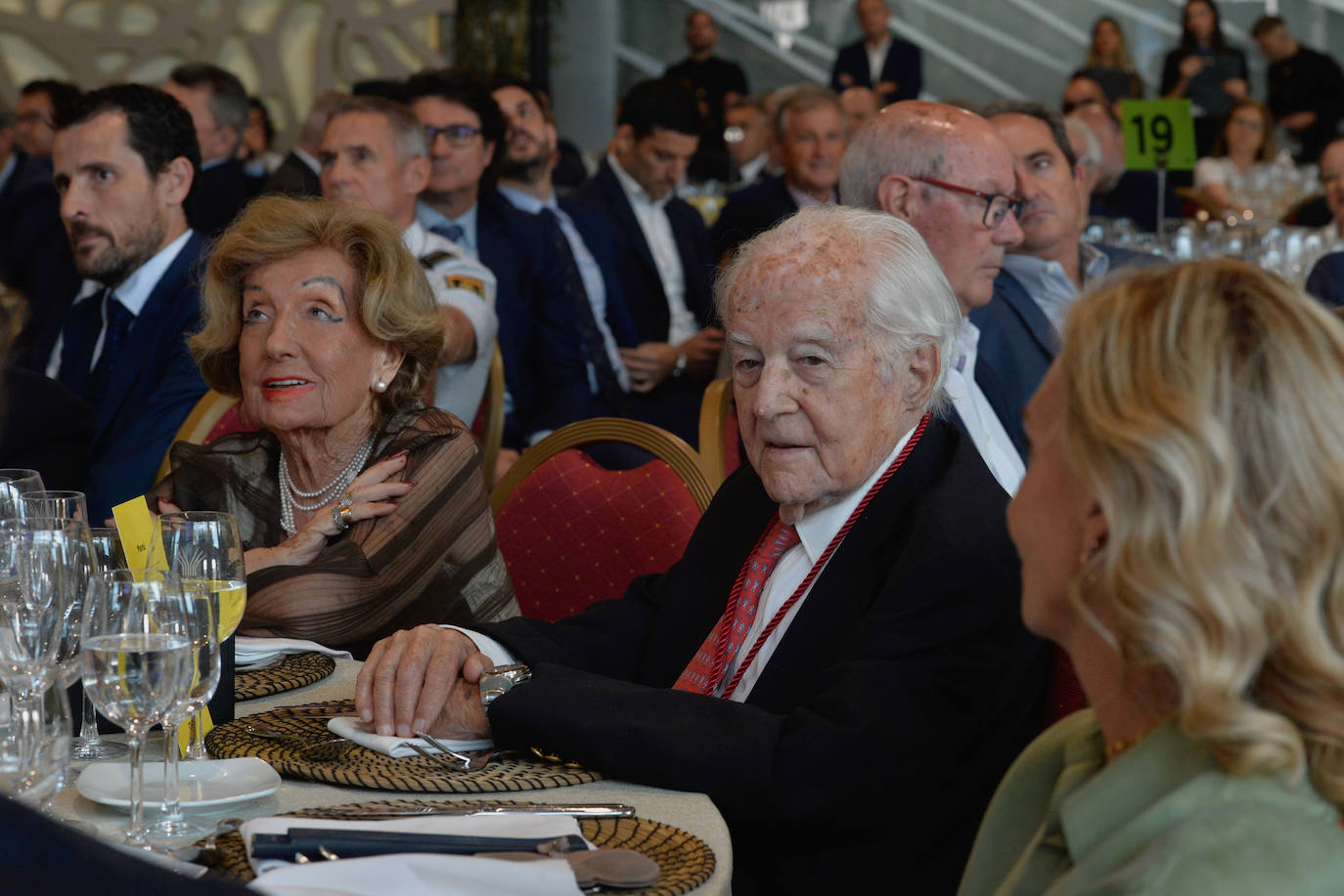 Despedidas y homenajes en la asamblea general de Croem