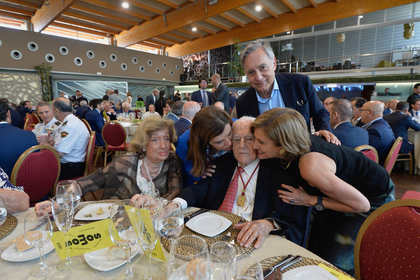 Despedidas y homenajes en la asamblea general de Croem