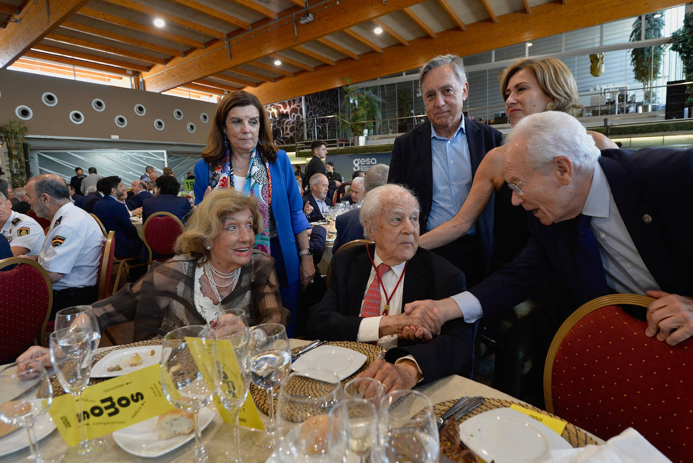 Despedidas y homenajes en la asamblea general de Croem