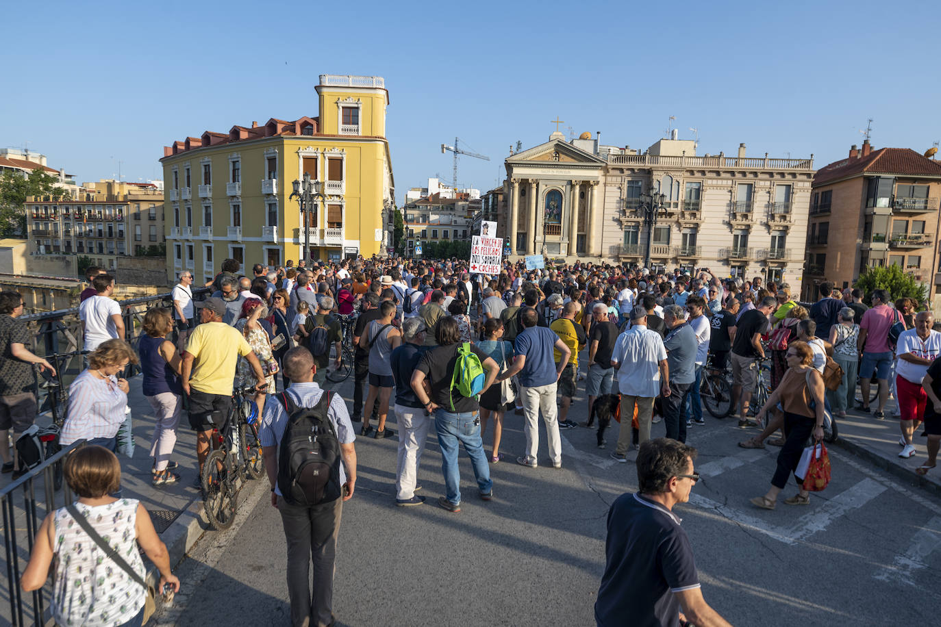 Protesta en el Puente de los Peligros de Murcia