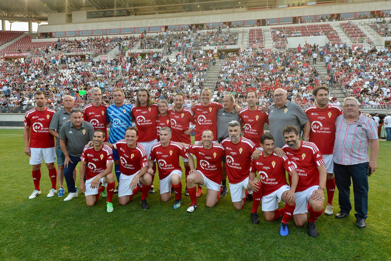 Homenaje y goles solidarios entre Real Murcia y Real Madrid