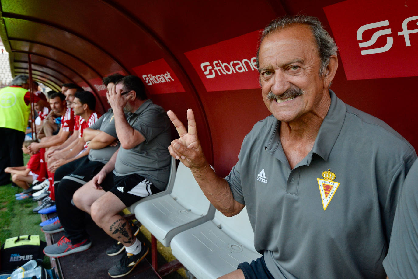 Homenaje y goles solidarios entre Real Murcia y Real Madrid
