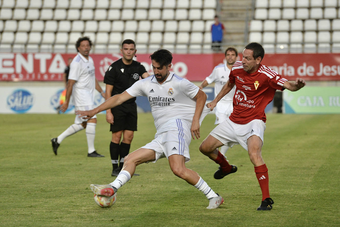 Homenaje y goles solidarios entre Real Murcia y Real Madrid