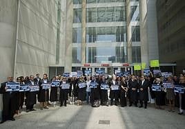 Imágenes de la concentración de abogados, procuradores y graduados sociales en Murcia