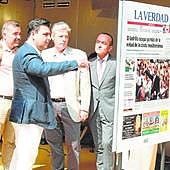 El alcalde de San Javier inauguró la 'Expo 120 aniversario' junto al director de LA VERDAD y los diputados Carlos Albaladejo y Ramón Sánchez-Parra.