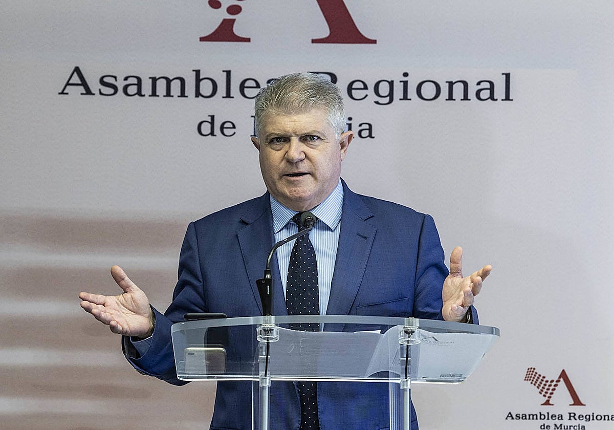 José Vélez, en junio en la Asamblea Regional.
