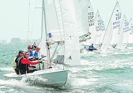 Una de las mangas de la Copa de España de Snipe que se disputa en Santiago de la Ribera.