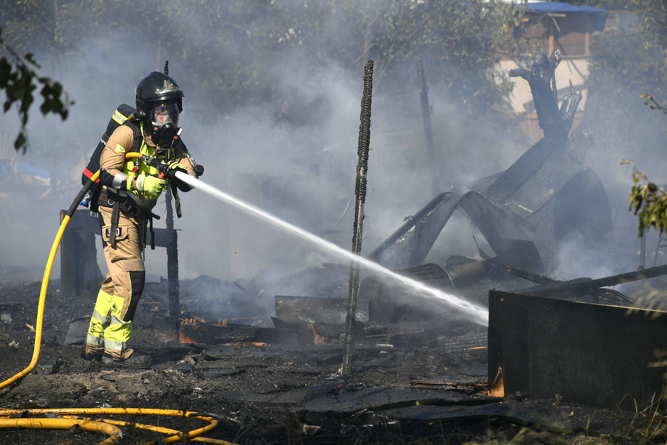 Un incendio en el poblado chabolista de La Fica alerta a los bomberos