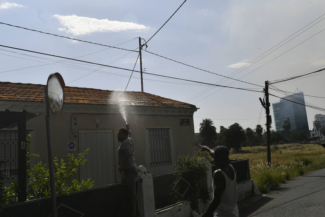 Un incendio en el poblado chabolista de La Fica alerta a los bomberos