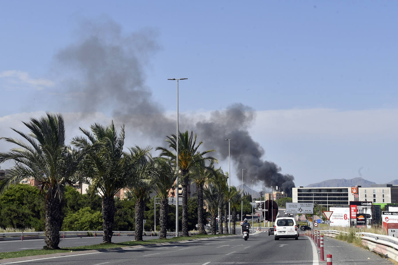 Un incendio en el poblado chabolista de La Fica alerta a los bomberos