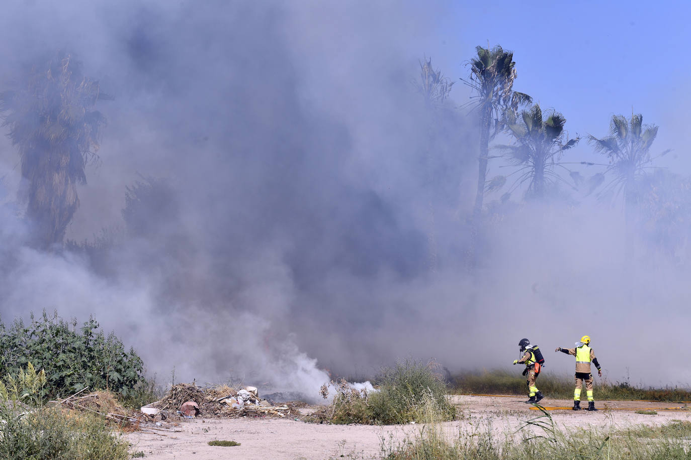 Un incendio en el poblado chabolista de La Fica alerta a los bomberos