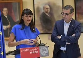 El rector José Luján junto a María González, secretaria de Estado de Telecomunicaciones e Infraestructuras Digitales.