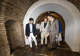 El concejal Diego Avilés, el arquitecto municipal Joaquín Peñalver y el alcalde Ballesta, este jueves.