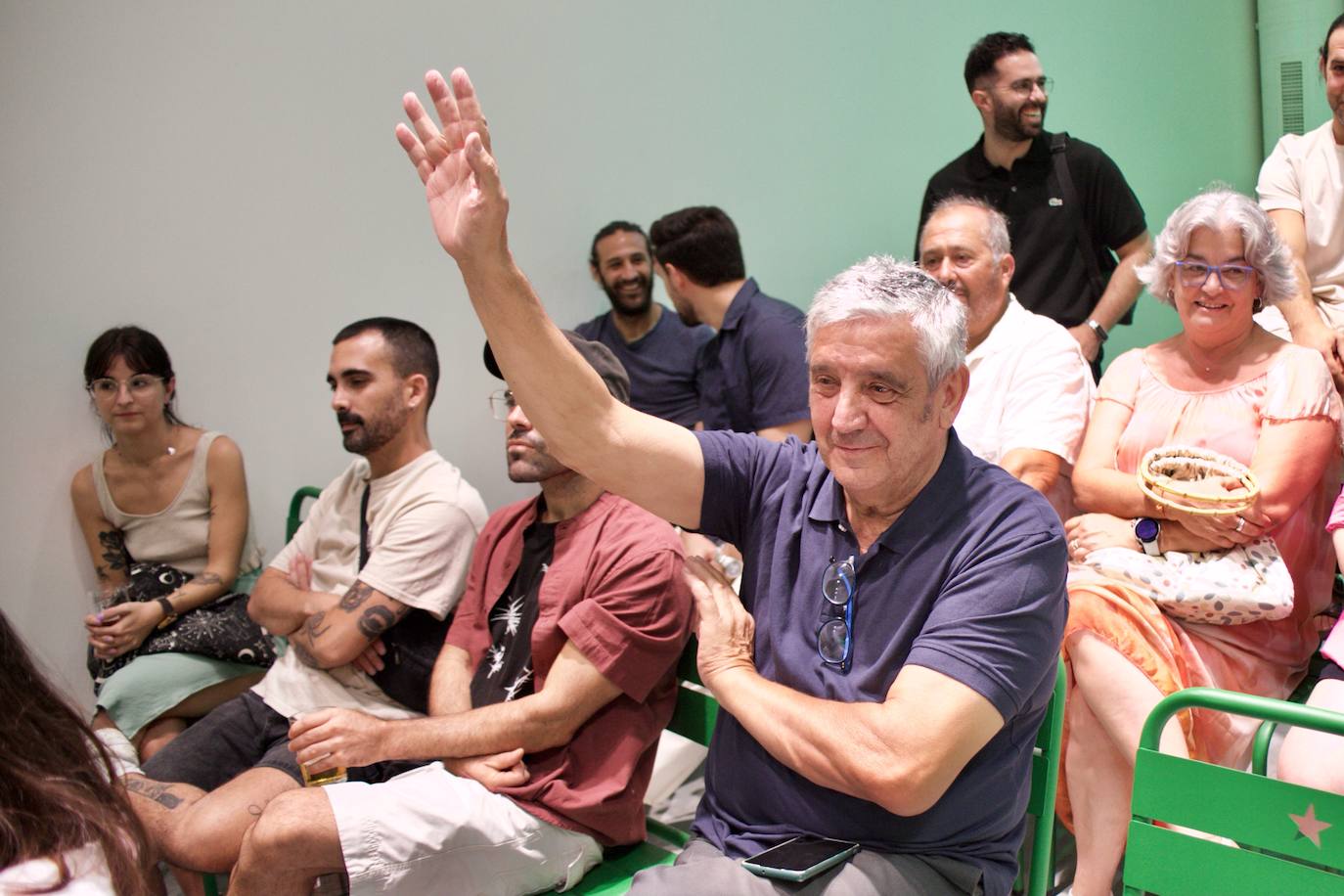 Subasta benéfica de arte, en imágenes