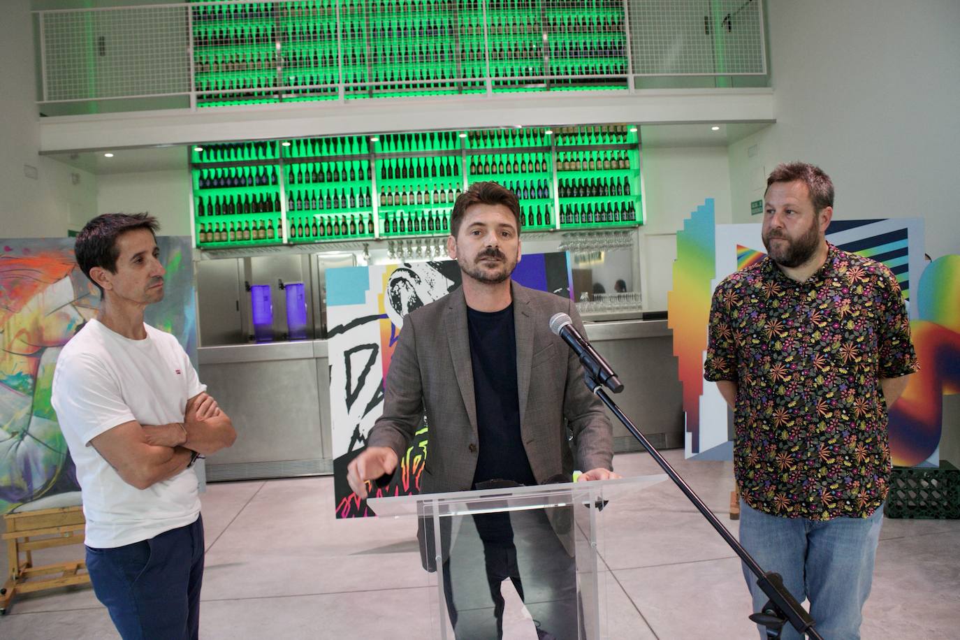 Subasta benéfica de arte, en imágenes