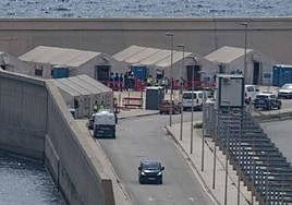 Llegada de tres cadáveres y varios inmigrantes rescatados al puerto de Escombreras, en junio de 2022.