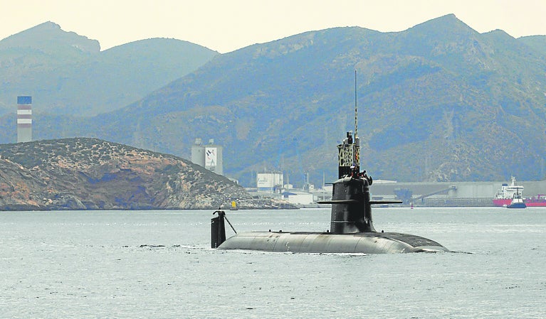 El S-81 navegando el miércoles frente a La Algameca.