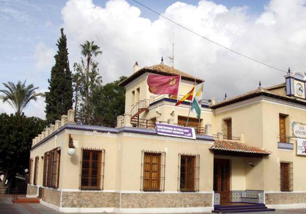 Fachada del Ayuntamiento de Santomera.