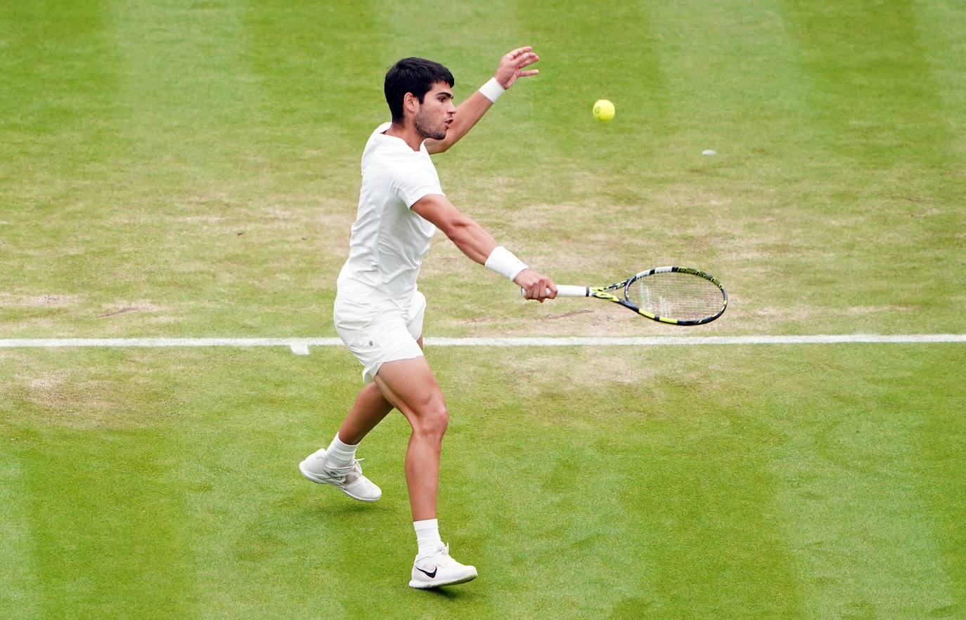 El partido entre Carlos Alcaraz y Jarry en Wimbledon, en imágenes