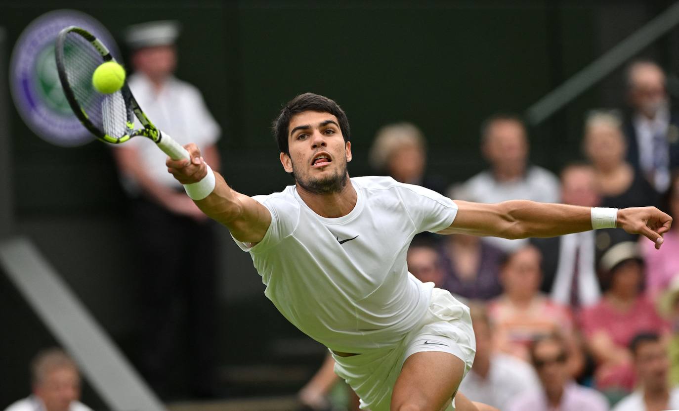 El partido entre Carlos Alcaraz y Jarry en Wimbledon, en imágenes