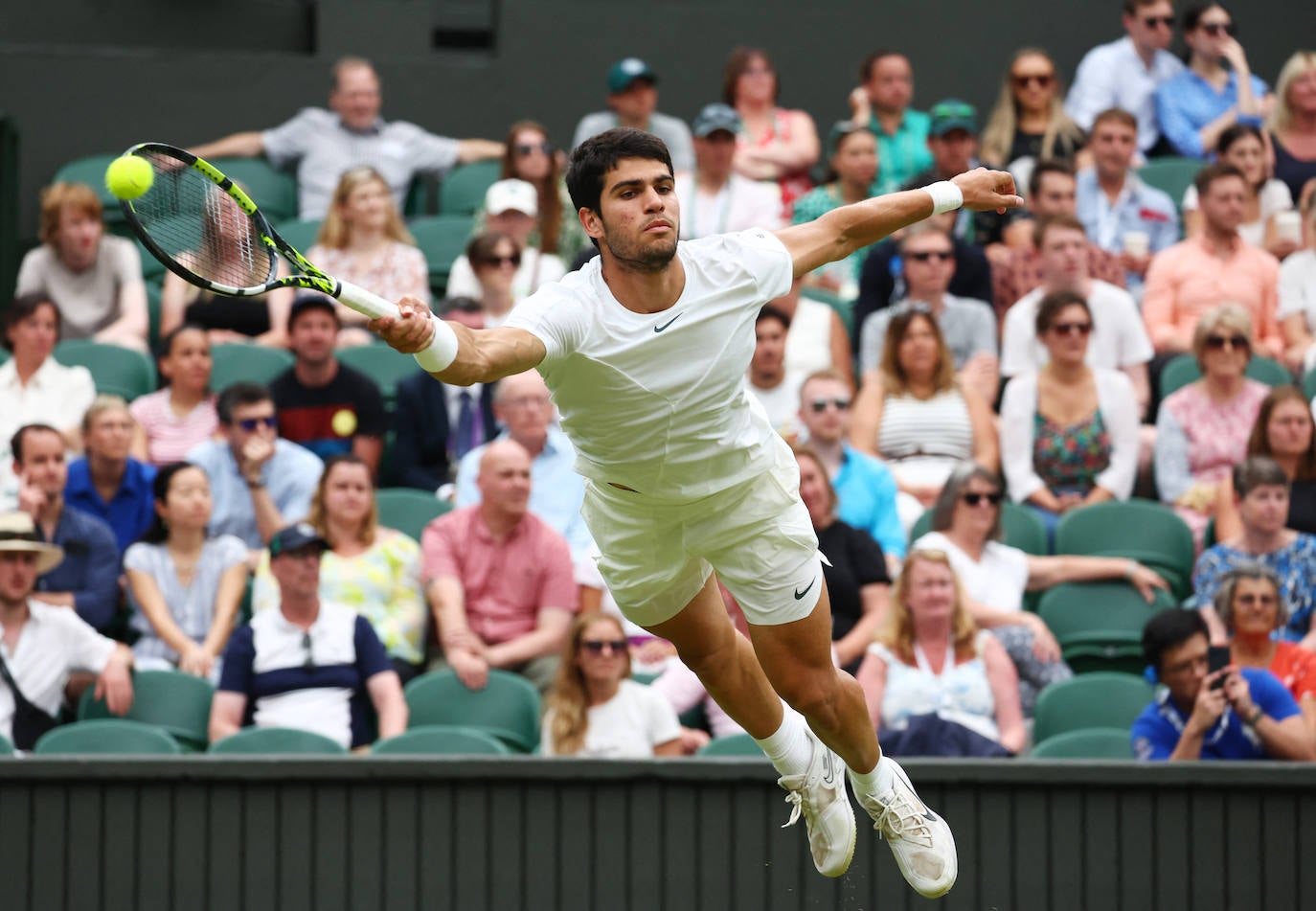 El partido entre Carlos Alcaraz y Jarry en Wimbledon, en imágenes