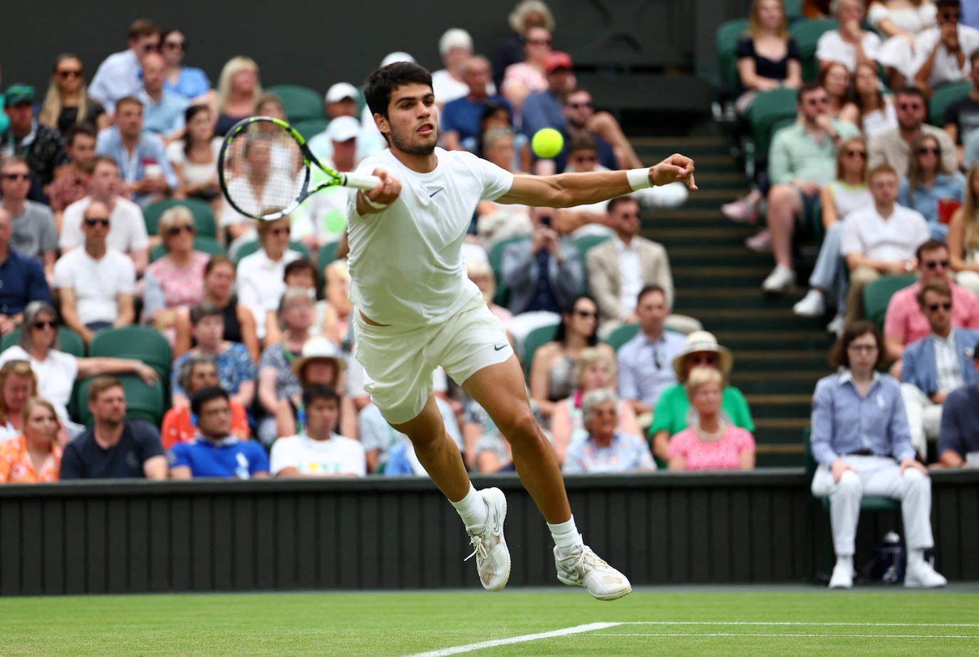 El partido entre Carlos Alcaraz y Jarry en Wimbledon, en imágenes