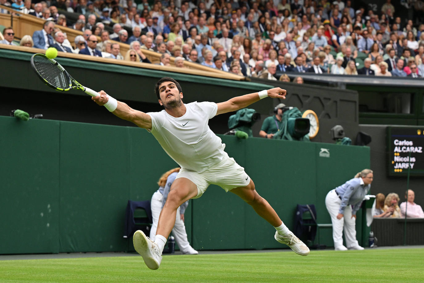 El partido entre Carlos Alcaraz y Jarry en Wimbledon, en imágenes