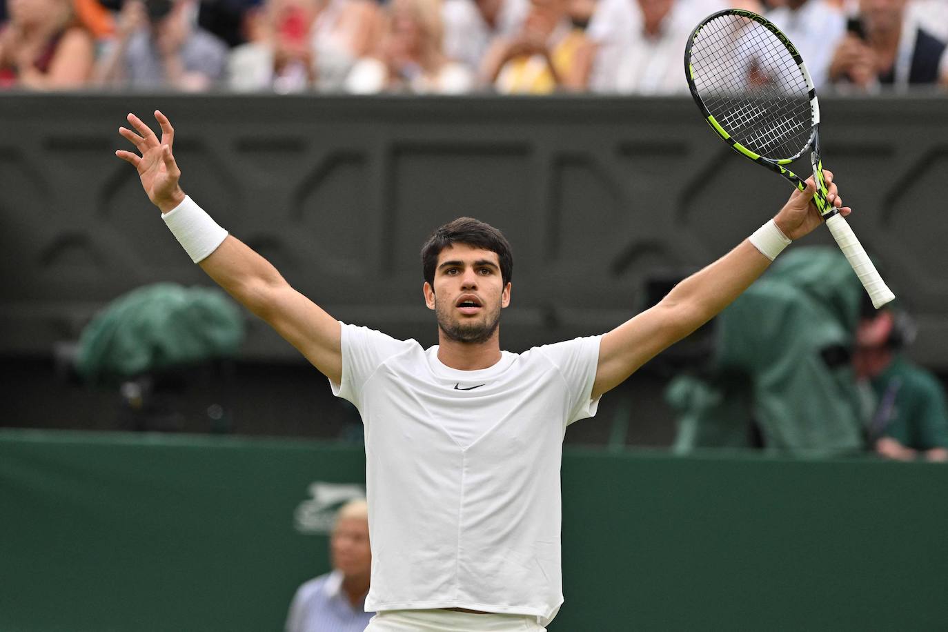 El partido entre Carlos Alcaraz y Jarry en Wimbledon, en imágenes