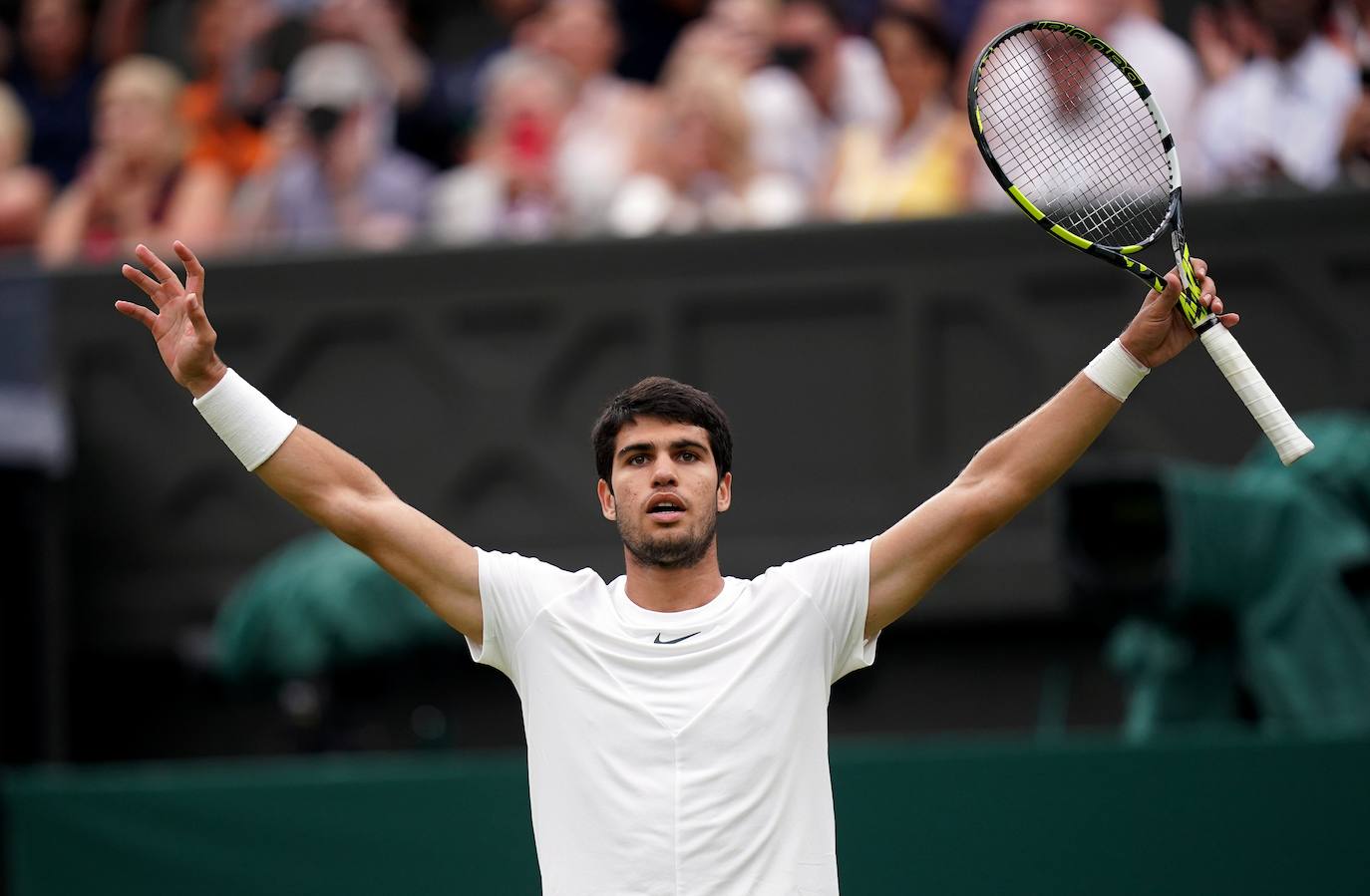 El partido entre Carlos Alcaraz y Jarry en Wimbledon, en imágenes