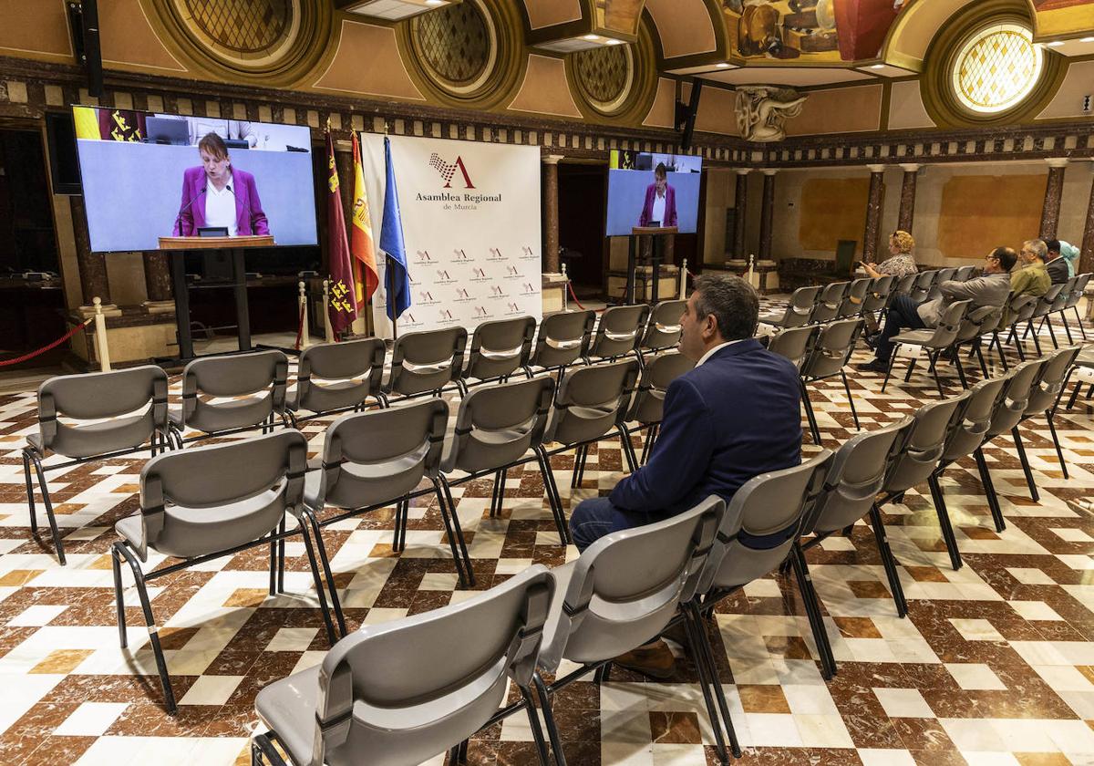 Muy pocos invitados asistieron a la segunda sesión del debate de investidura.