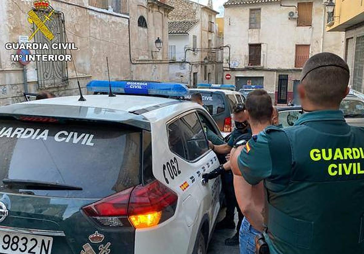 La Guardia Civil detiene a un hombre por un delito de odio en Cieza, en una imagen de archivo.