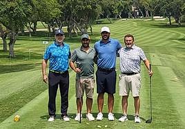 El 'amateur' Francisco Lavilla (1º d) junto a sus compañeros de partida y el profesional norteamericano, Koekpa (2º d).