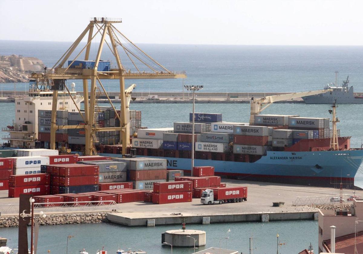 Contenedores en el Puerto de Cartagena en una imagen de archivo.