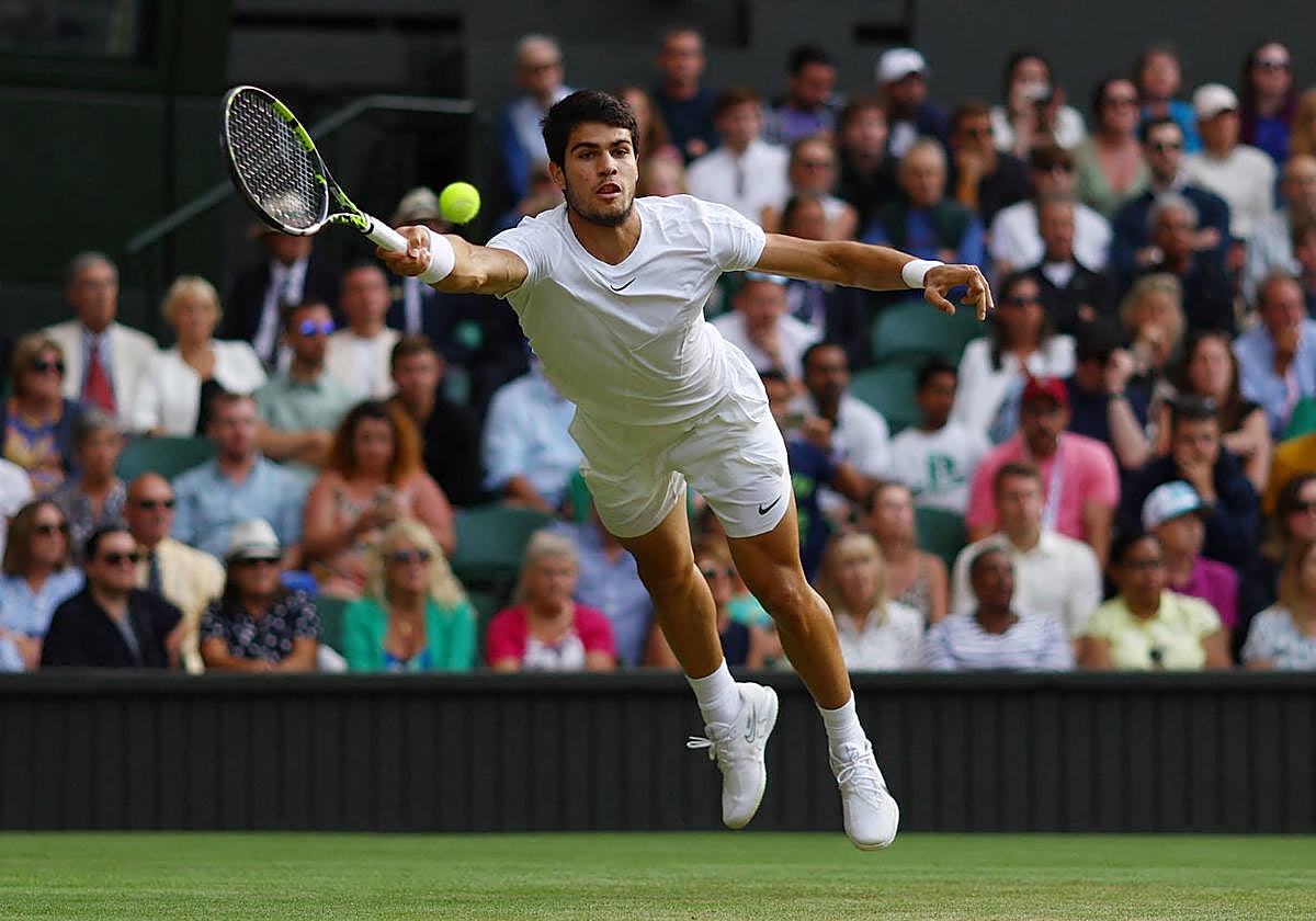 La imagen muestra la elasticidad de Alcaraz en el partido de ayer ante Berrettini.