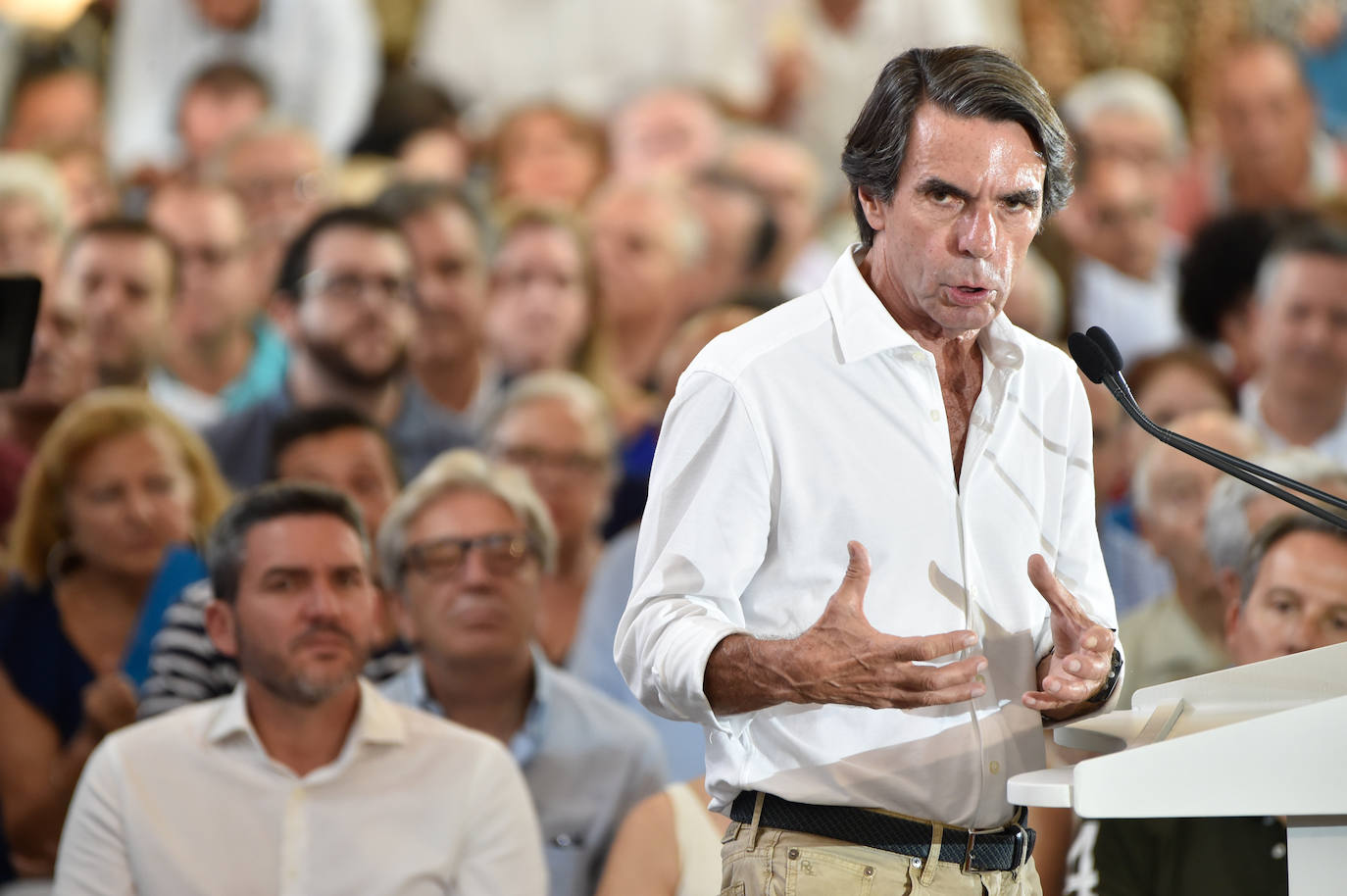 Feijóo lleva su campaña electoral a Murcia, arropado por Aznar y López Miras