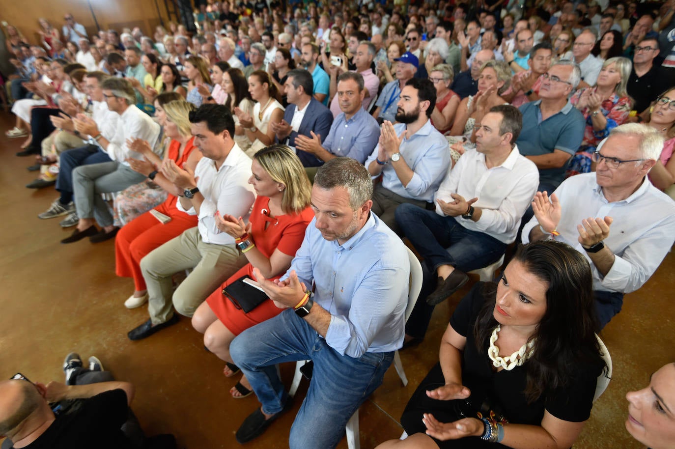 Feijóo lleva su campaña electoral a Murcia, arropado por Aznar y López Miras
