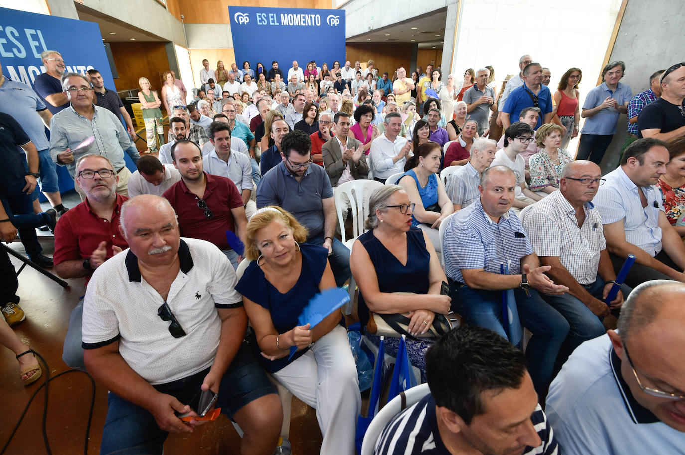 Feijóo lleva su campaña electoral a Murcia, arropado por Aznar y López Miras