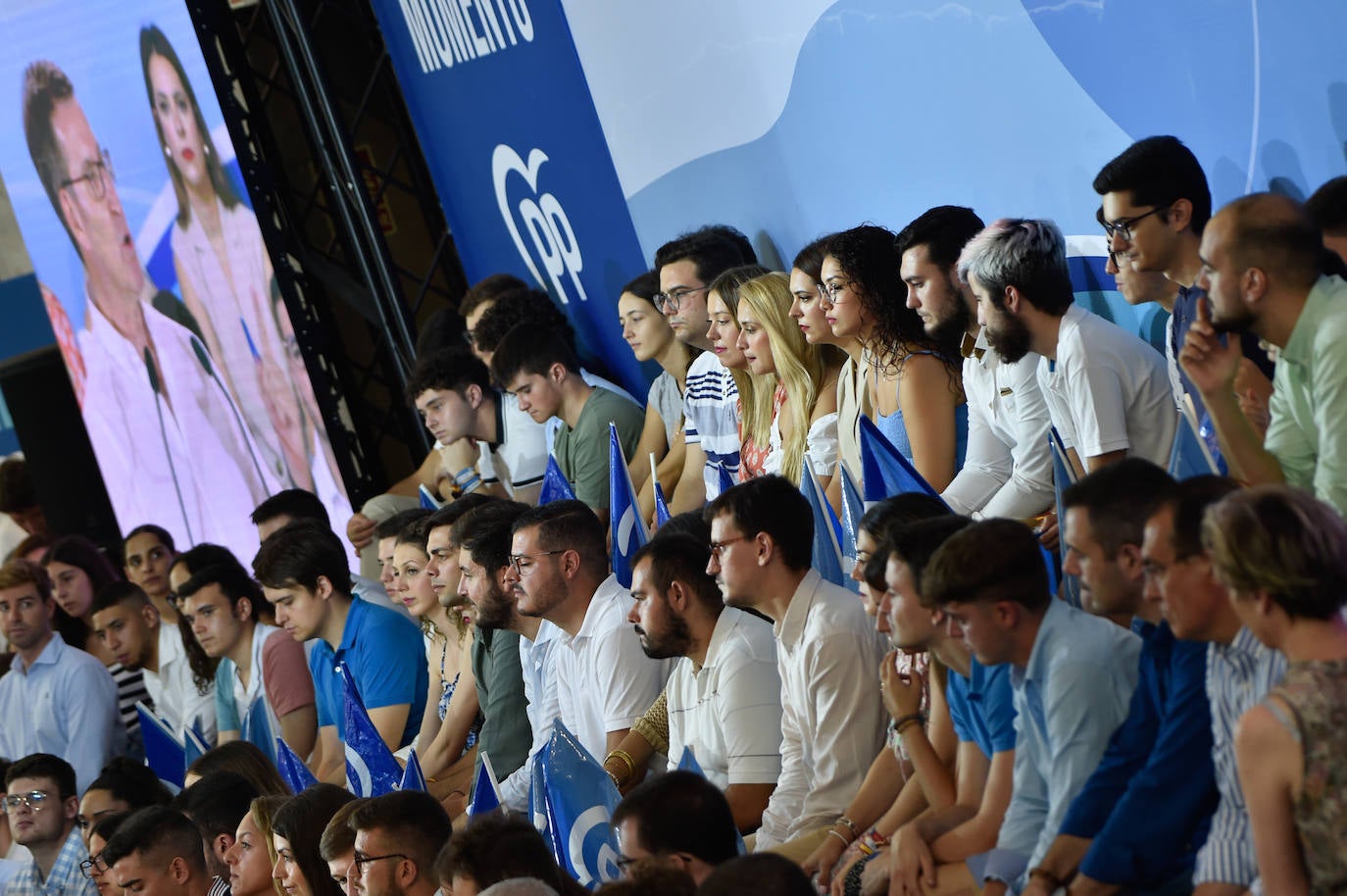 Feijóo lleva su campaña electoral a Murcia, arropado por Aznar y López Miras