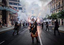 Los arcabuces anuncian la llegada de los bandos moro y cristiano